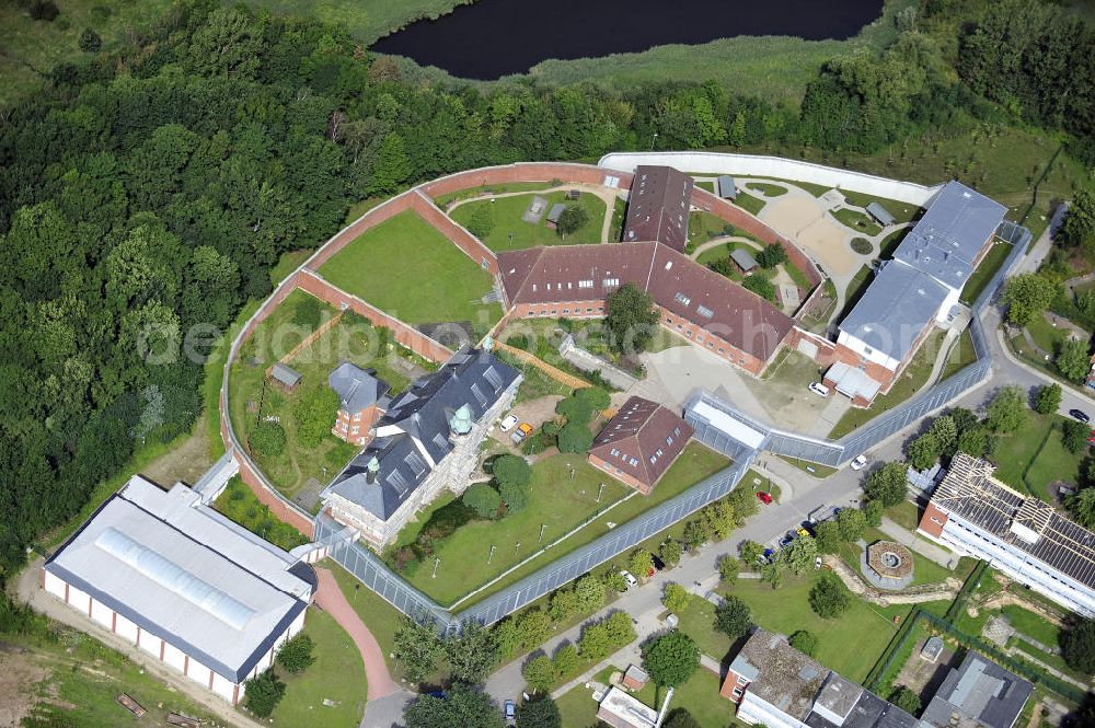 Neustadt in Holstein from above - Blick auf den Sicherheitsbereich der AMEOS Klinik für Forensische Psychiatrie und Psychotherapie am Wiesenhof in 23730 Neustadt i. H. View of the security area AMEOS Department of Forensic Psychiatry and Psychotherapy at Wiesenhof in 23730 Neustadt.