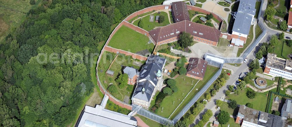 Aerial image Neustadt in Holstein - Blick auf den Sicherheitsbereich der AMEOS Klinik für Forensische Psychiatrie und Psychotherapie am Wiesenhof in 23730 Neustadt i. H. View of the security area AMEOS Department of Forensic Psychiatry and Psychotherapy at Wiesenhof in 23730 Neustadt.