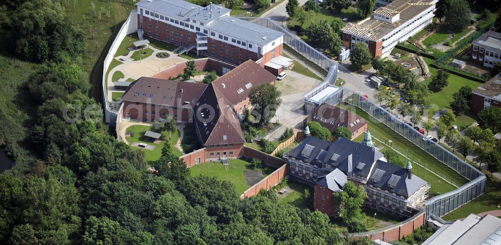 Neustadt in Holstein from above - Blick auf den Sicherheitsbereich der AMEOS Klinik für Forensische Psychiatrie und Psychotherapie am Wiesenhof in 23730 Neustadt i. H. View of the security area AMEOS Department of Forensic Psychiatry and Psychotherapy at Wiesenhof in 23730 Neustadt.