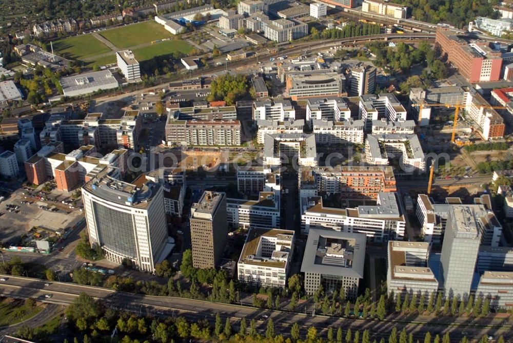 Aerial photograph Frankfurt am Main - Blick auf das American Express Haus (Pilotprojekt City-West, Planung: Novotny, Mähner & Assoziierte, Investor: DEGI Deutsche Gesellschaft für Immobilienfonds mbH) und die Wayss & Freytag AG Projektentwicklung in der Theodor-Heuss-Allee in 60486 Frankfurt am Main. Kontakt: Telefon: 069 / 9797 1000 - Telefax: 069 / 9797 1500