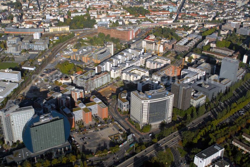 Aerial image Frankfurt am Main - Blick auf das Radisson SAS Hotel in der Franklinstraße, die Gebäude der Firmen Wayss & Freytag und American Express Services Europe Ltd. Davor befindet sich die Scala Business Solutions GmbH (Unternehmensberatung).