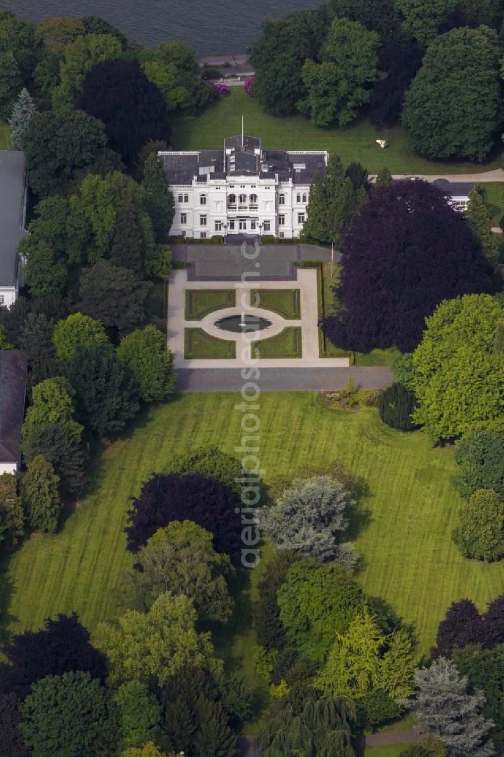 Bonn from the bird's eye view: The Villa Hammerschmidt in the district Gronau. Since 1950 the building is the official residence of the President of the Federal Republic of Germany in Bonn