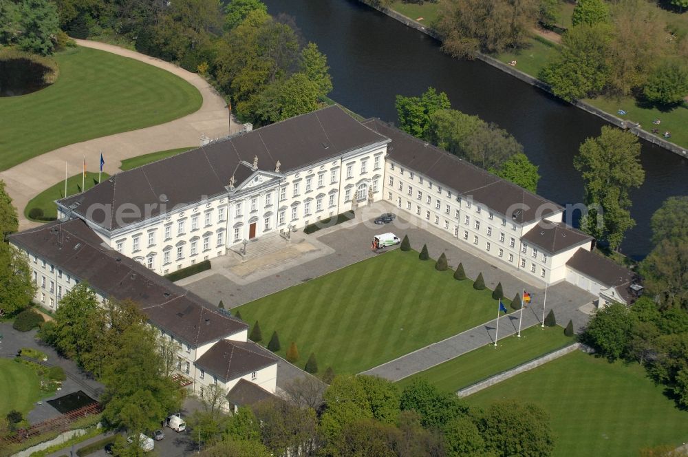 Aerial photograph Berlin - Palais site of the Federal President in the park of Schloss Bellevue on Spreeweg in the Tiergarten in Berlin