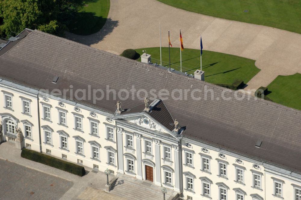 Aerial image Berlin - Palais site of the Federal President in the park of Schloss Bellevue on Spreeweg in the Tiergarten in Berlin