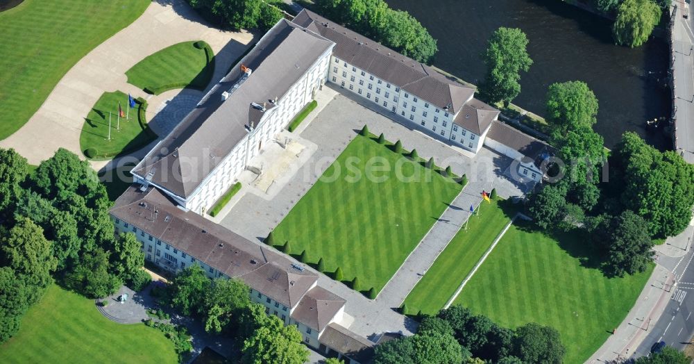 Aerial image Berlin - Palais site of the Federal President in the park of Schloss Bellevue on Spreeweg in the Tiergarten in Berlin