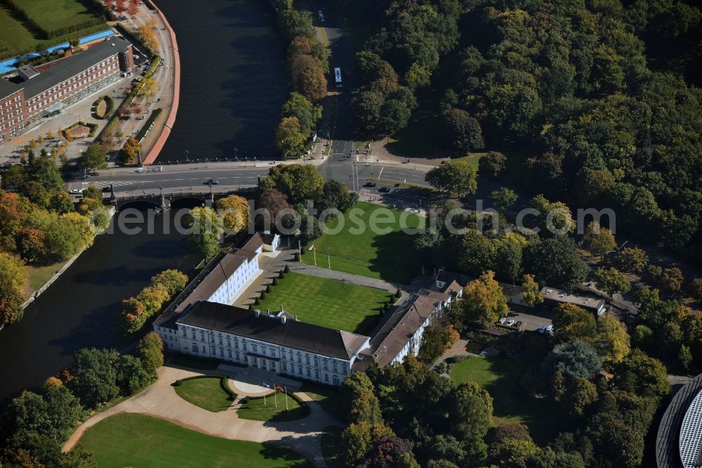 Aerial image Berlin - Palais site of the Federal President in the park of Schloss Bellevue on Spreeweg in the Tiergarten in Berlin