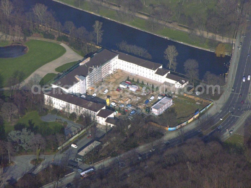 Berlin from the bird's eye view: Construction site of the Federal President in the park of Schloss Bellevue on Spreeweg in the Tiergarten in Berlin