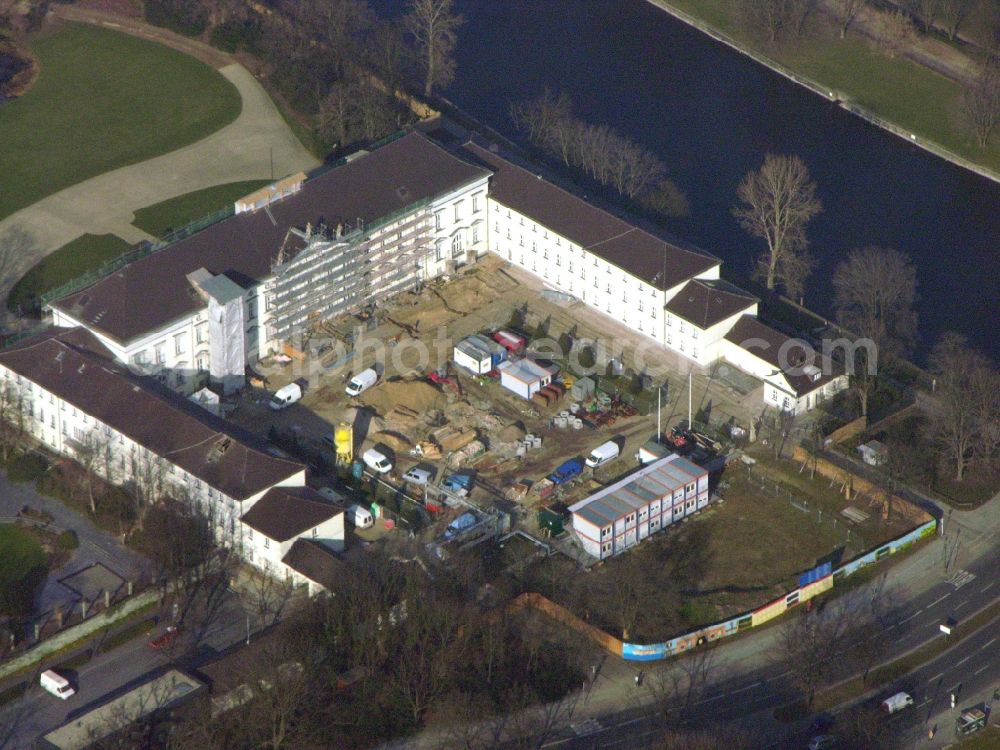 Aerial image Berlin - Construction site of the Federal President in the park of Schloss Bellevue on Spreeweg in the Tiergarten in Berlin