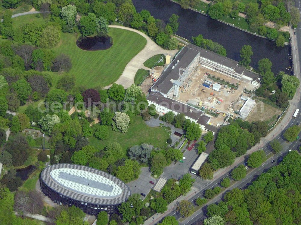 Berlin from the bird's eye view: Construction site of the Federal President in the park of Schloss Bellevue on Spreeweg in the Tiergarten in Berlin