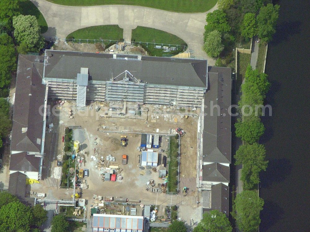 Aerial photograph Berlin - Construction site of the Federal President in the park of Schloss Bellevue on Spreeweg in the Tiergarten in Berlin