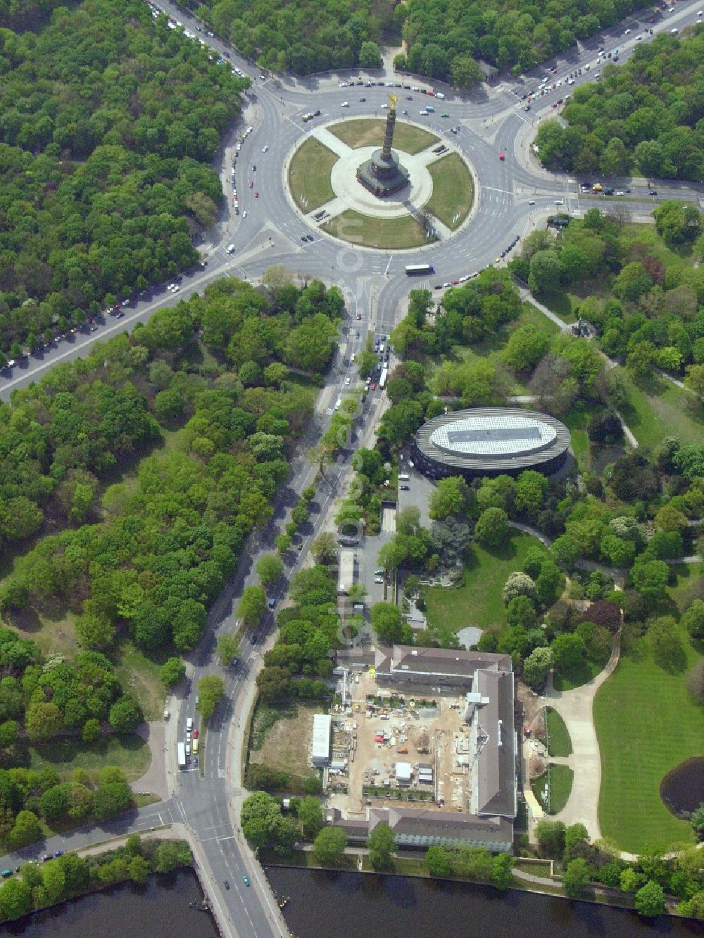 Berlin from the bird's eye view: Construction site of the Federal President in the park of Schloss Bellevue on Spreeweg in the Tiergarten in Berlin