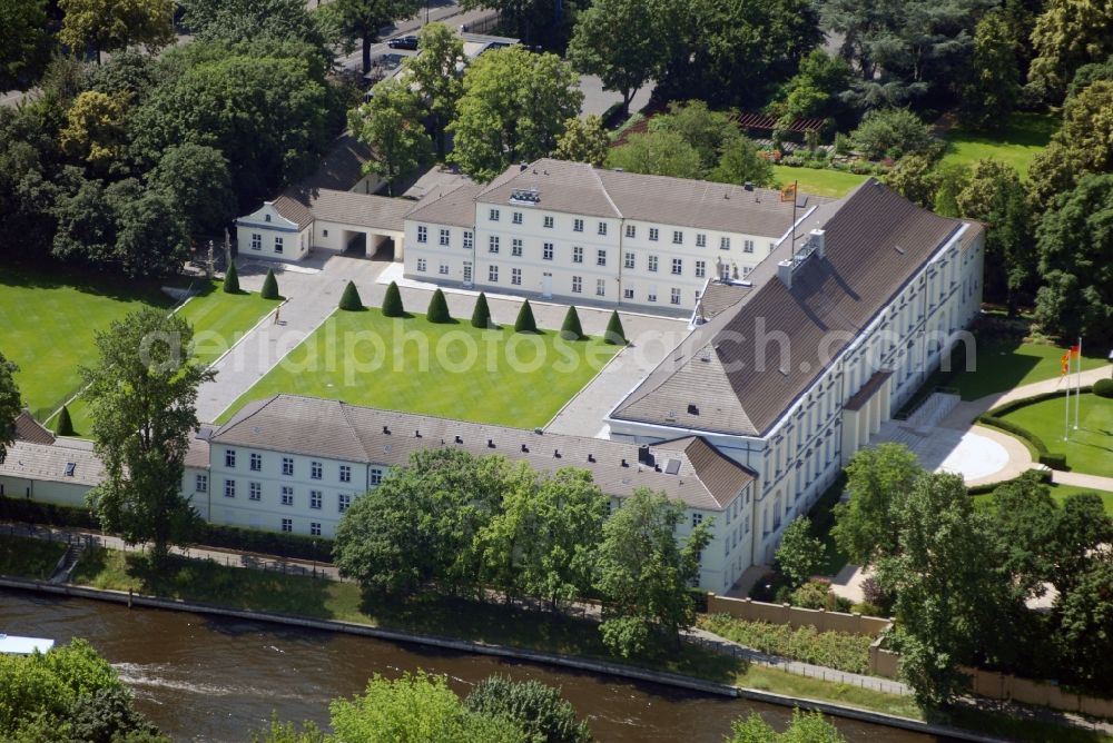 Aerial image Berlin - Palais site of the Federal President in the park of Schloss Bellevue on Spreeweg in the Tiergarten in Berlin