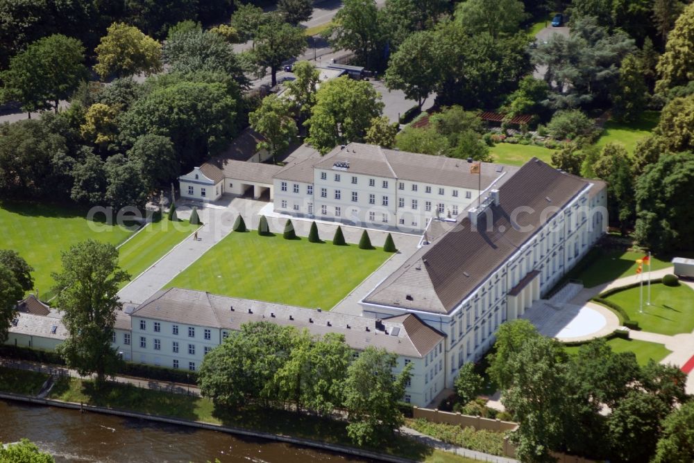 Aerial photograph Berlin - Palais site of the Federal President in the park of Schloss Bellevue on Spreeweg in the Tiergarten in Berlin