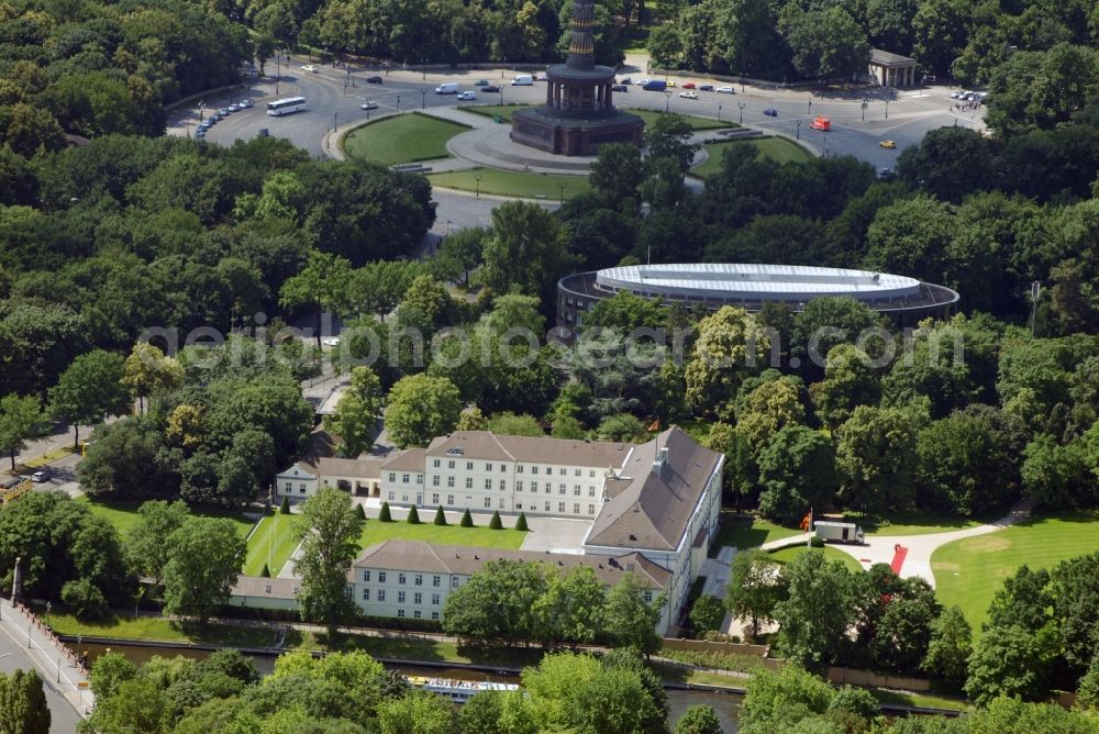 Aerial photograph Berlin - Palais site of the Federal President in the park of Schloss Bellevue on Spreeweg in the Tiergarten in Berlin