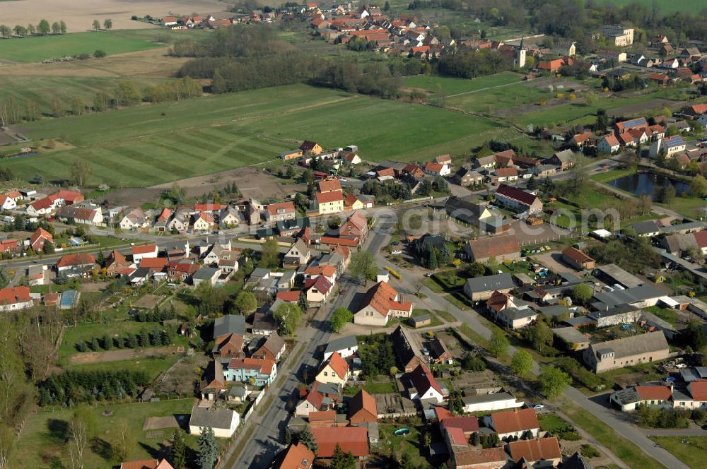 Angern from the bird's eye view: Blick auf die Chausseestrasse Ecke Friedensstrasse in Angern nordöstlich von Wolmirstedt. Angern liegt in Sachsen-Anhalt, Ohrekreis und hat 1300 Einwohner. Erste schriftliche Erwähnungen des Ortes gehen bis in das 14. Jahrhundert zurück. Kontakt: Verbandsverwaltung Elbe-Heide, Magdeburger Strasse 40, 39326 Rogätz, Tel. +49(0)39208 274 0, Fax +49(0)39208 274 32, E-Mail: info@elbe-heide.de