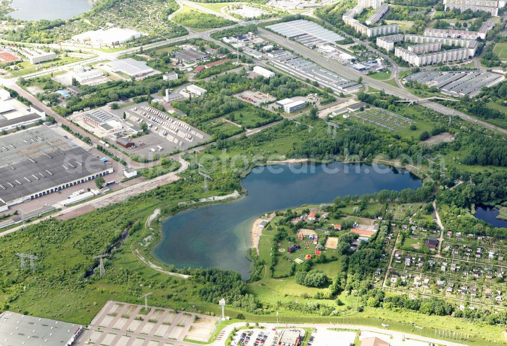 Halle an der Saale from above - Einer der Angersdorfer Teiche mit Naturbad an der Eislebener Chaussee in Halle-Neustadt. One of the Angersdorfer ponds with a nature open air bath at the Eislebener Chaussee in Halle-Neustadt.