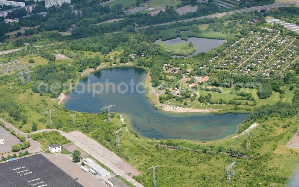 Aerial image Halle an der Saale - Die Angersdorfer Teiche mit Naturbad an der Eislebener Chaussee in Halle-Neustadt. The Angersdorfer ponds with a nature open air bath at the Eislebener Chaussee in Halle-Neustadt.