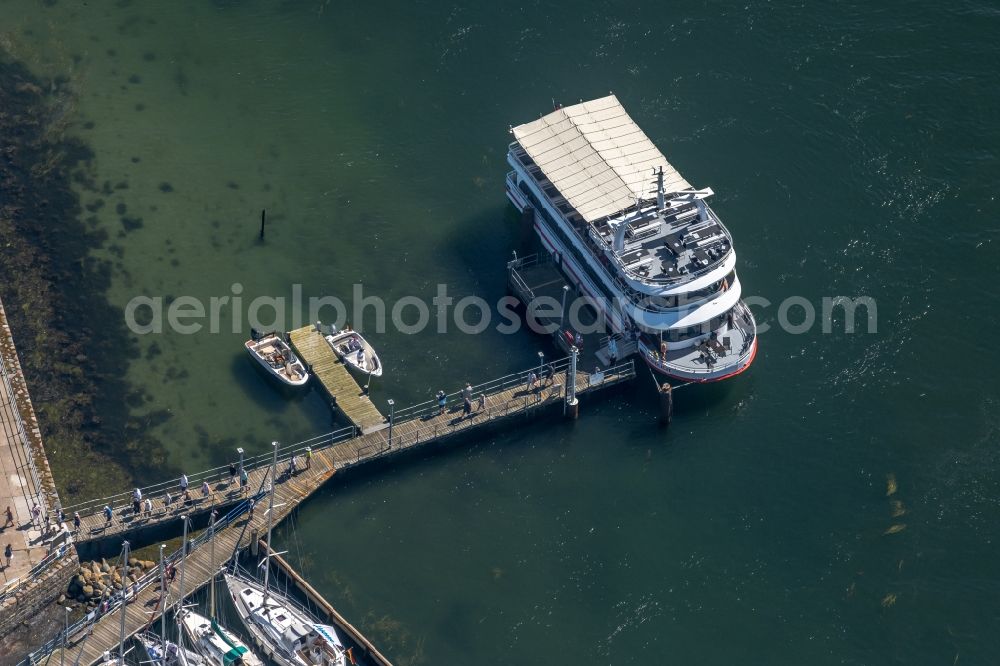 Aerial image Kappeln - Anchored and moored ferry in the harbor on Lotseninsel Schleimuende in Kappeln in the state Schleswig-Holstein, Germany