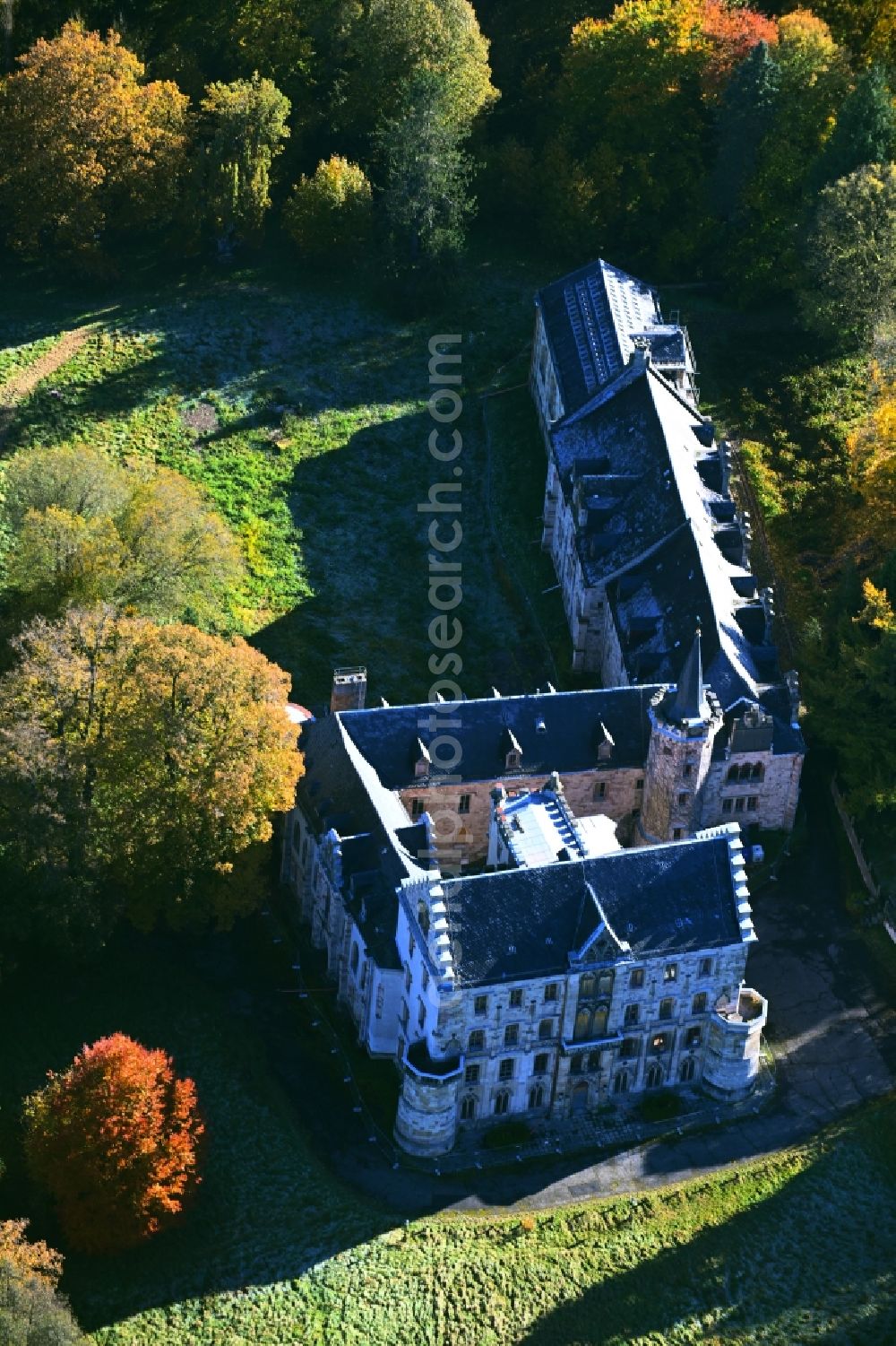 Aerial image Friedrichroda - Castle of the castle Reinhardsbrunn in the district in Reinhardsbrunn in Friedrichroda in the Thuringian Forest in the state Thuringia, Germany