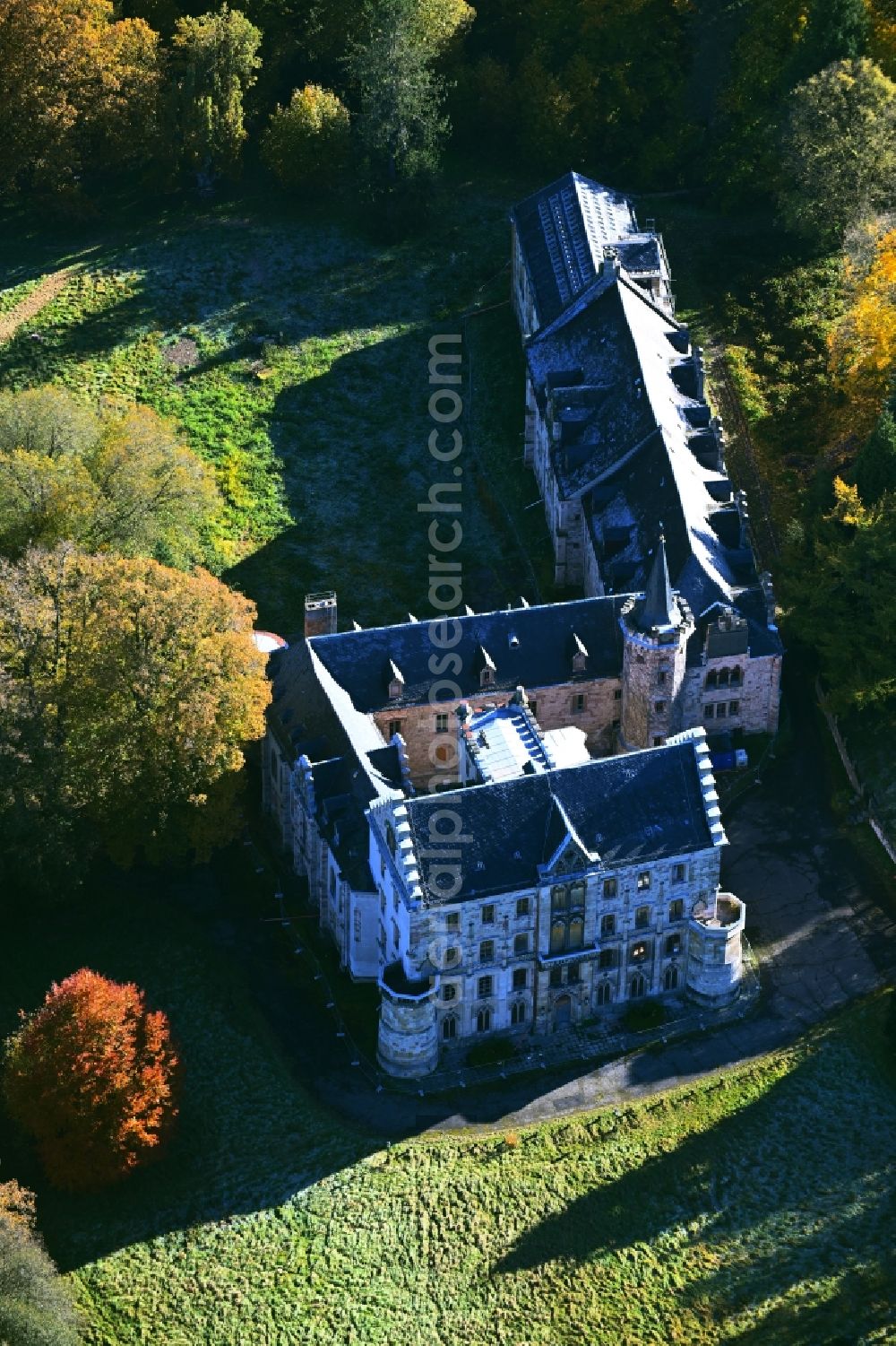 Aerial photograph Friedrichroda - Castle of the castle Reinhardsbrunn in the district in Reinhardsbrunn in Friedrichroda in the Thuringian Forest in the state Thuringia, Germany