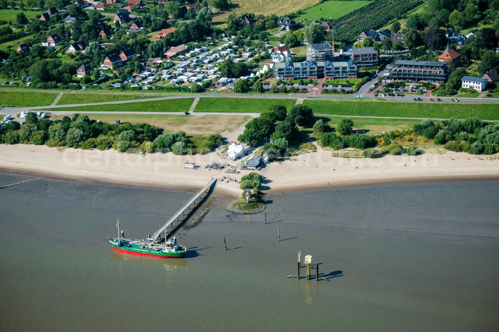 Aerial photograph Drochtersen - Pier on Krautsand in Drochtersen with the museum ship Gruendiek from Stade in the state Lower Saxony, Germany