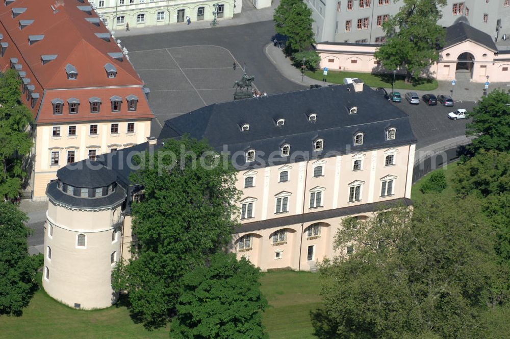 Aerial image Weimar - Blick auf die nach schwerem Brandschaden wiederhergestellte Anna-Amalia-Bibliothek in Weimar. Die 1691 gegründete Bibliothek, benannt nach der Herzogin Anna Amalia (1739-1807), gilt als Zentrum der kulturgeschichtlichen Forschung. Mit über einer Million literarischer Zeugnisse vom 9. bis zum 21. Jahrhundert, genießt sie bis heute bei Kulturwissenschaftlern im In- und Ausland höchstes Ansehen und gehört zum Weltkulturerbe der UNESCO. Den Schwerpunkt der Sammlung bilden Werke aus den Epochen Aufklärung bis Spätromantik (1750 bis 1850). View of the restored after severe fire damage Anna-Amalia Library in Weimar. Its a World Heritage Site by UNESCO.