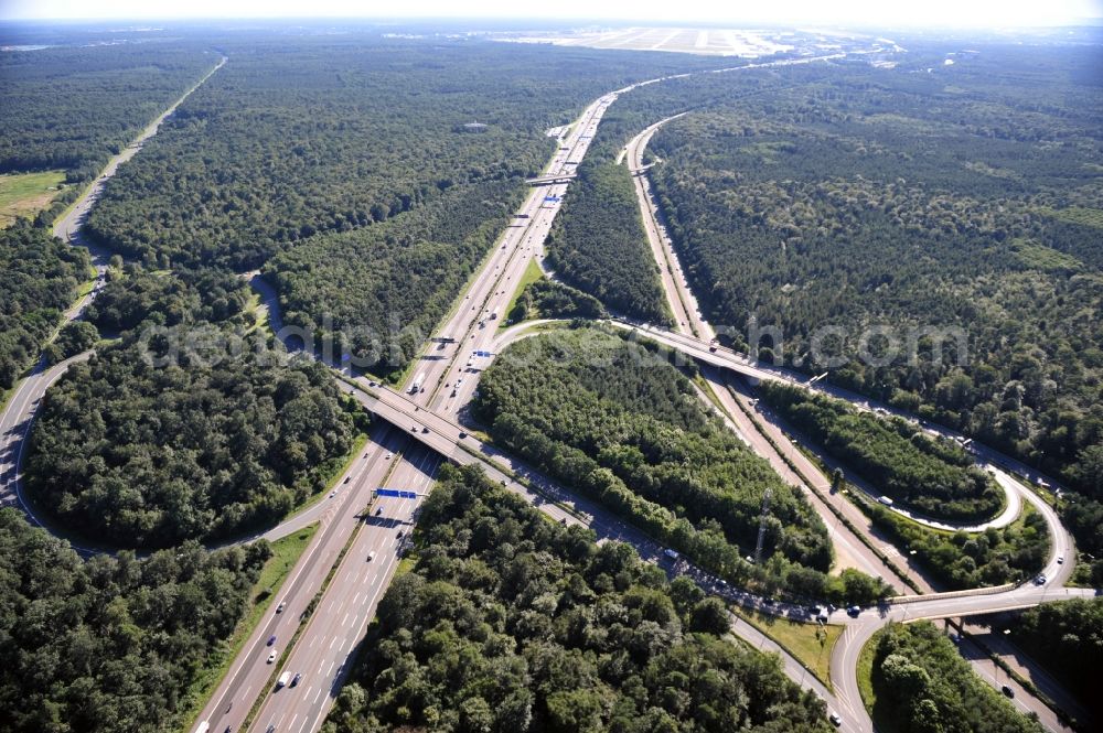 Frankfurt am Main from the bird's eye view: View of the motorway - junction Frankfurt - South A3 / E42 on the main road 44 in Hesse