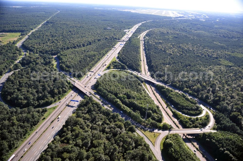 Aerial image Frankfurt am Main - View of the motorway - junction Frankfurt - South A3 / E42 on the main road 44 in Hesse