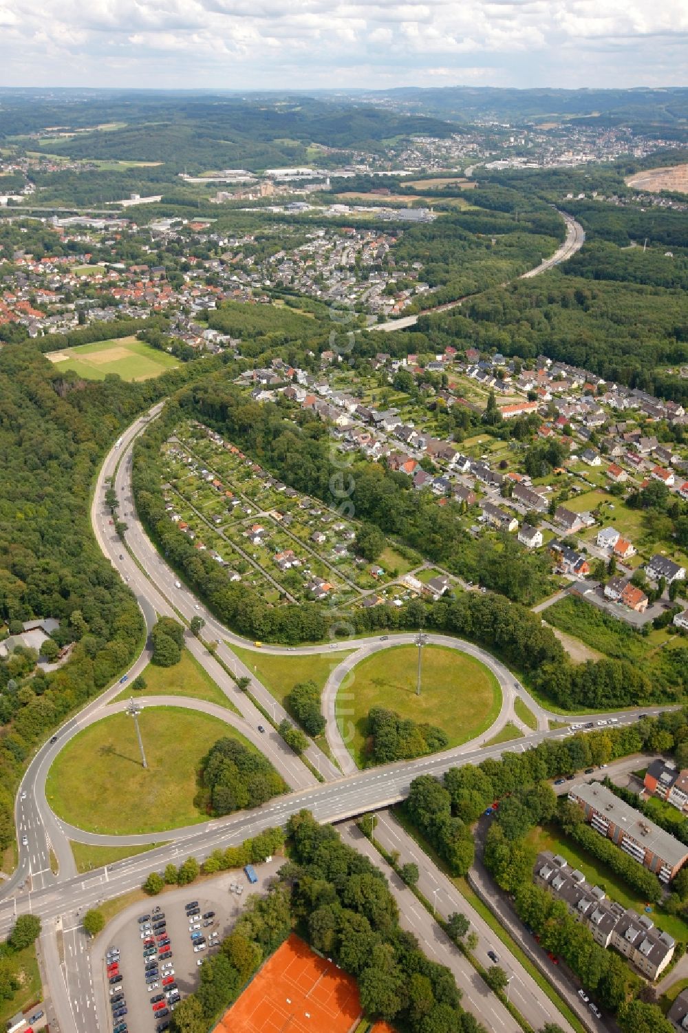 Aerial photograph Hagen - View of a junction in Hagen in the state North Rhine-Westphalia. Die AS verbindet die Autobahn A 46 mit der Landesstrasse L 704 / Feithstrasse im Ruhrgebiet