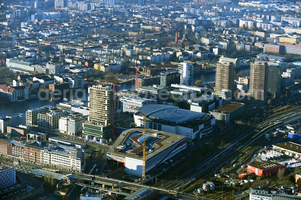 Aerial photograph Berlin - City view Anschutz Areal on the river bank of Spree River in the district Friedrichshain in Berlin, Germany