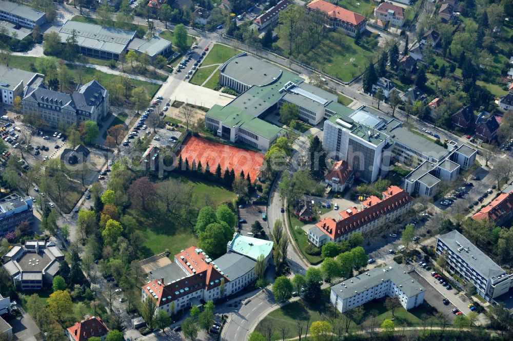 Berlin Dahlem from above - Ansicht des Geländes der Freien Universität mit dem Henry Ford Bau, dem Fachbereich für Geowissenschaften, Rechtswissenschaften, Wirtschaftswissenschaften, Sozialwissenschaften und dem Osteuropa Institut sowie dem Harnack Haus. Campus area of the Freie Universitaet / University. It shows the Henry Ford Bau, the faculcy of geoscience, law, economics; social science and east europe institute as well as the Harnack Haus.