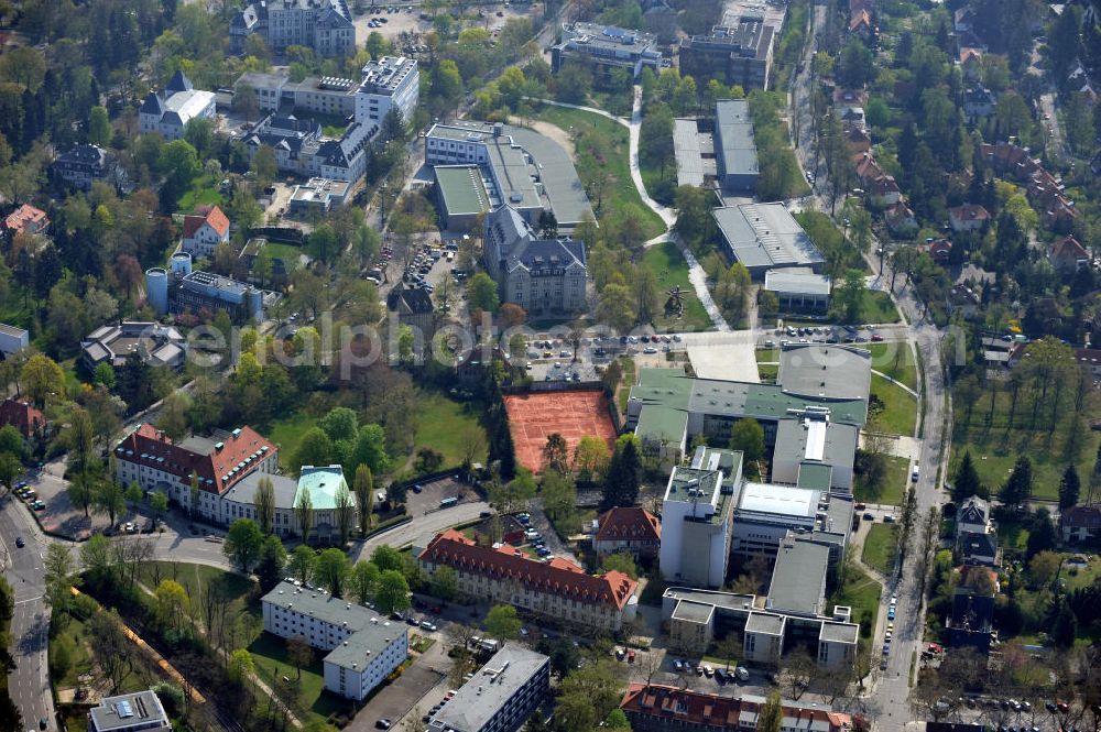 Berlin Dahlem from the bird's eye view: Ansicht des Geländes der Freien Universität mit dem Henry Ford Bau, dem Fachbereich für Geowissenschaften, Rechtswissenschaften, Wirtschaftswissenschaften, Sozialwissenschaften und dem Osteuropa Institut sowie dem Harnack Haus. Campus area of the Freie Universitaet / University. It shows the Henry Ford Bau, the faculcy of geoscience, law, economics; social science and east europe institute as well as the Harnack Haus.