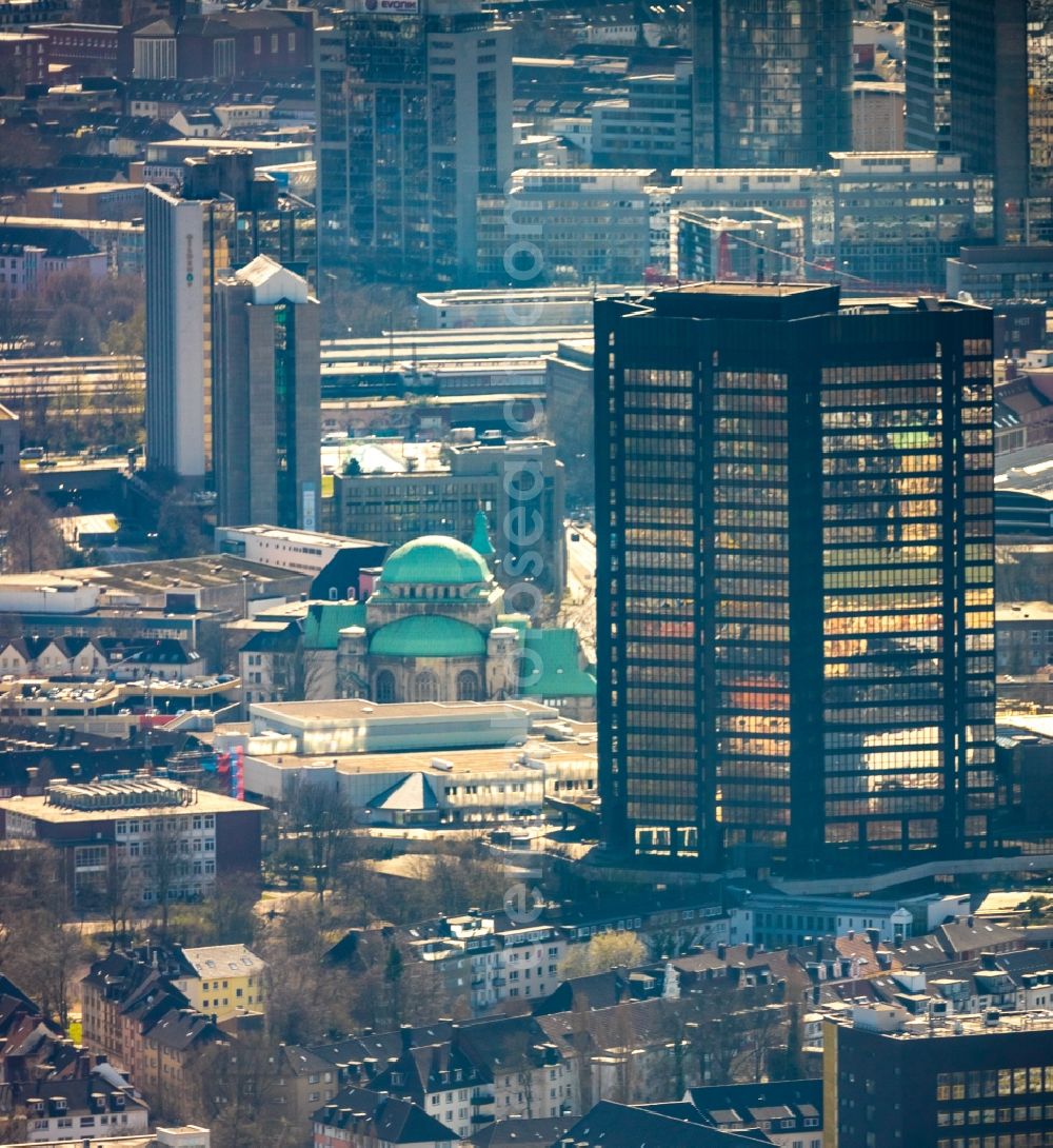 Aerial photograph Essen - City view of the inner city area with high-rise buildings and residential areas in Essen in the state North Rhine-Westphalia, Germany