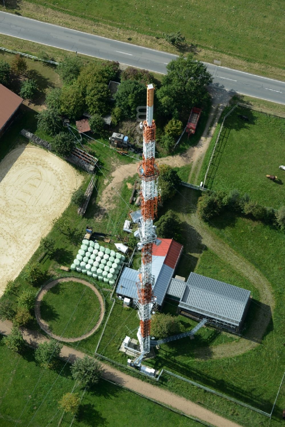 Michelstadt from the bird's eye view: Antenna and transmission tower radio mast an der Hauptstrasse in Michelstadt in the state Hesse