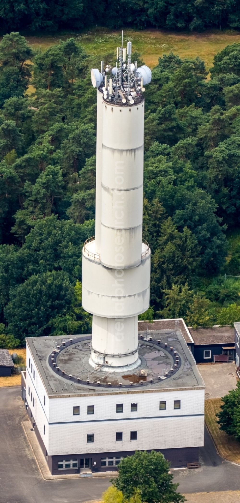 Ehra-Lessien from above - Antenna and transmission tower radio mast in Ehra-Lessien in the state Lower Saxony