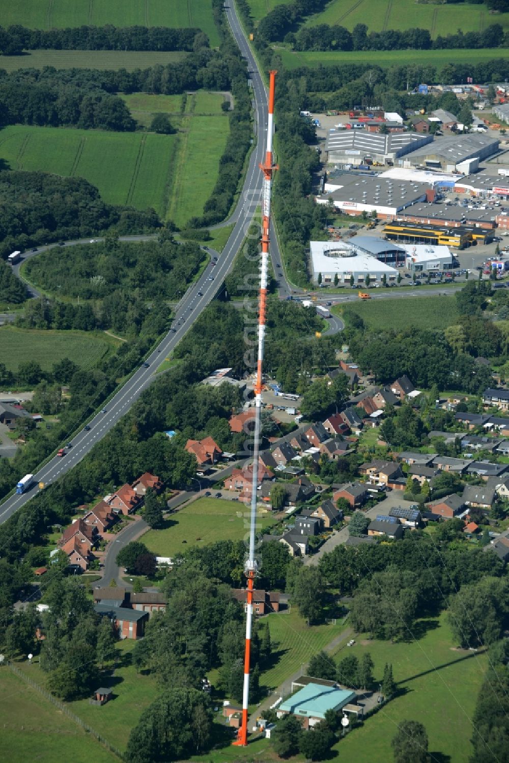 Aerial photograph Lingen (Ems) - Antenna and transmission tower radio mast of Norddeutscher Rundfunk in Lingen (Ems) in the state Lower Saxony