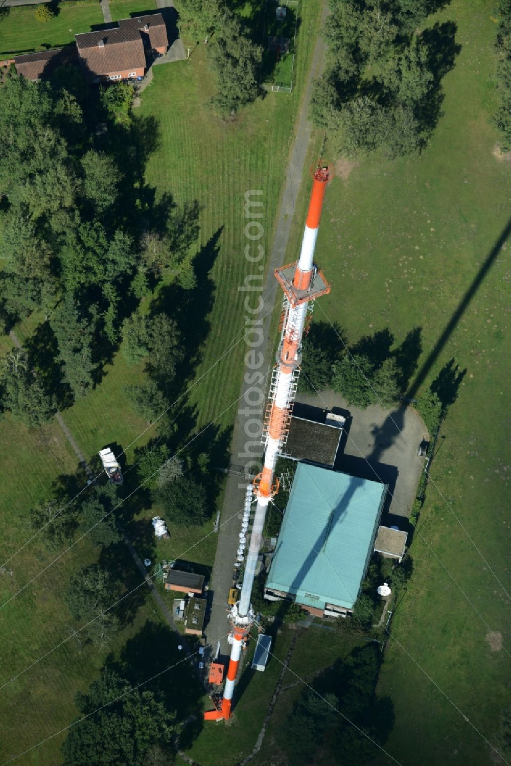 Aerial image Lingen (Ems) - Antenna and transmission tower radio mast of Norddeutscher Rundfunk in Lingen (Ems) in the state Lower Saxony