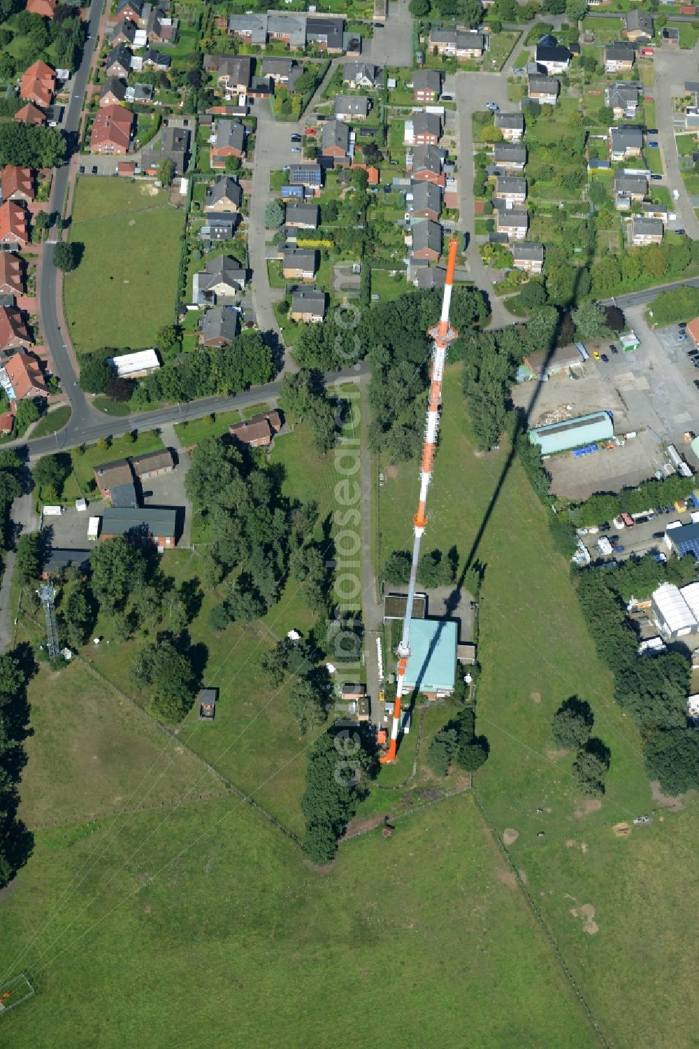 Aerial photograph Lingen (Ems) - Antenna and transmission tower radio mast of Norddeutscher Rundfunk in Lingen (Ems) in the state Lower Saxony