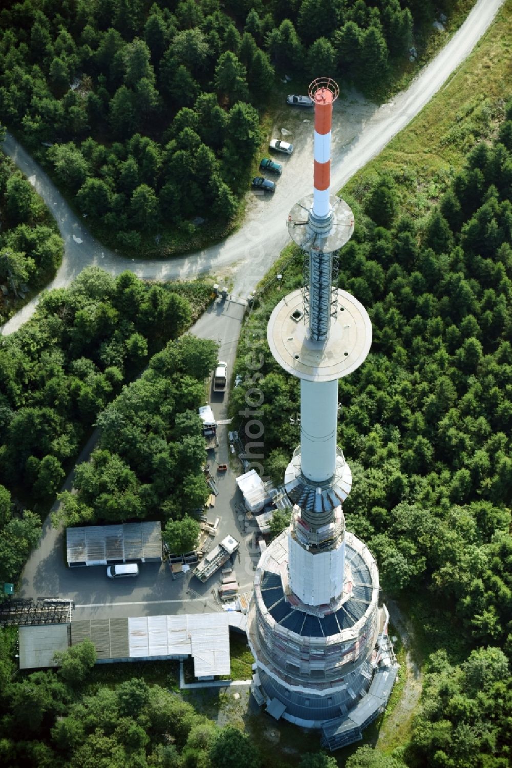 Aerial photograph Bischofsgrüner Forst - Antenna and transmission tower radio mast Sender Ochsenkopf in Bischofsgruen in the state Bavaria