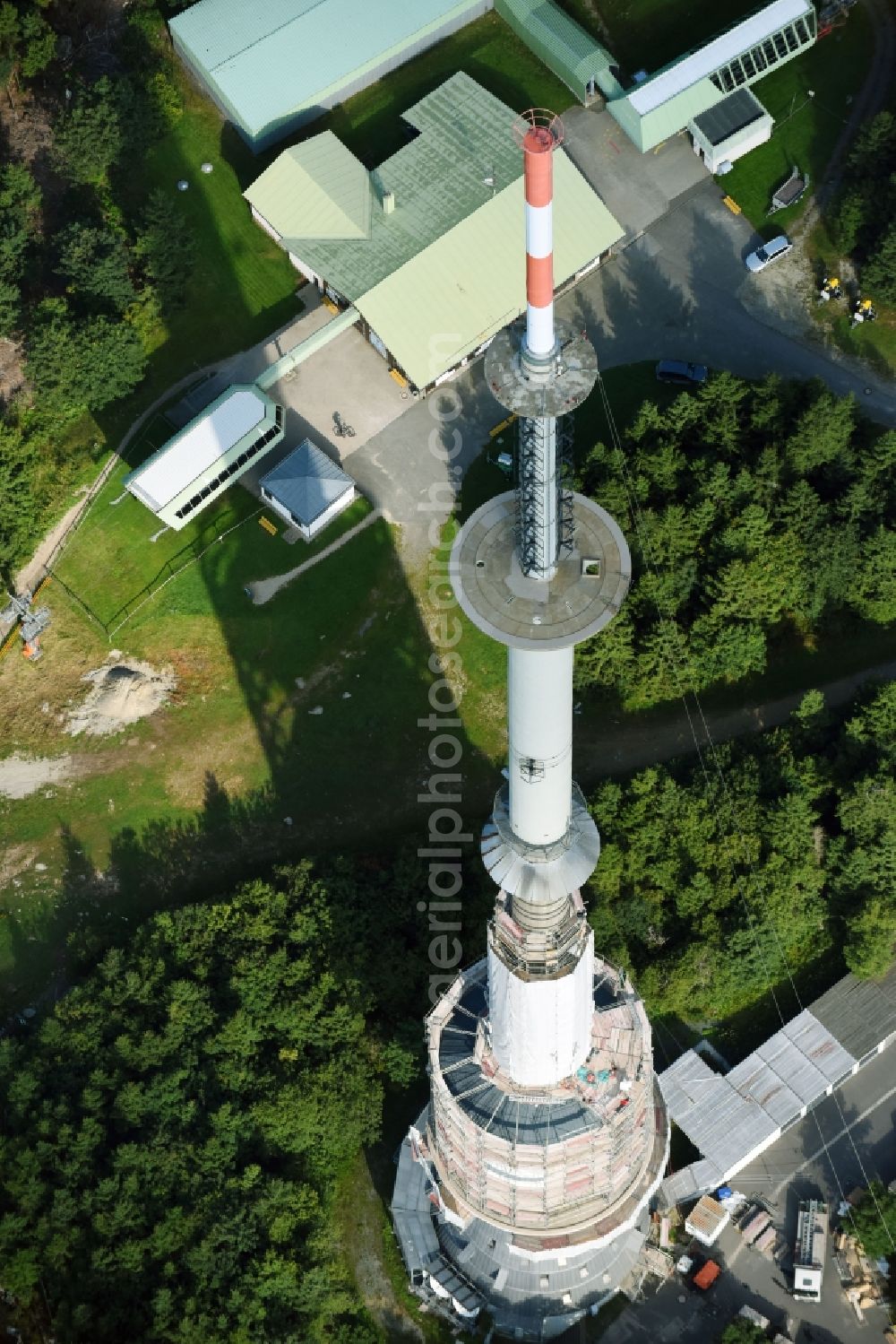 Bischofsgrüner Forst from the bird's eye view: Antenna and transmission tower radio mast Sender Ochsenkopf in Bischofsgruen in the state Bavaria