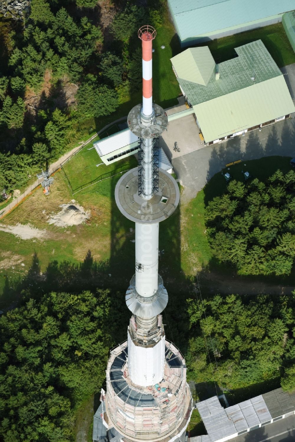 Aerial photograph Bischofsgrüner Forst - Antenna and transmission tower radio mast Sender Ochsenkopf in Bischofsgruen in the state Bavaria