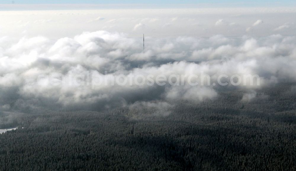 Siegmundsburg from the bird's eye view: Antenna and transmission tower radio mast on the cloud covered Blessberg mountain in Siegmundsburg in the state of Thuringia