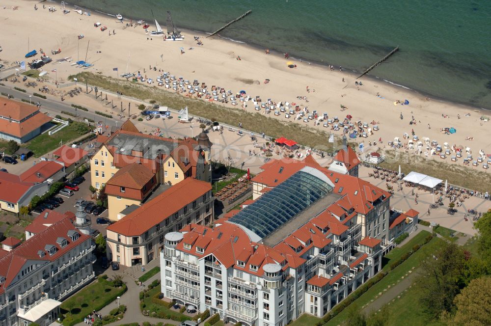 Aerial image Ostseebad Kühlungsborn - Apartment condominium Meeresblick on street Ostseeallee - Unter den Kolonnaden in Ostseebad Kuehlungsborn in the state Mecklenburg - Western Pomerania, Germany