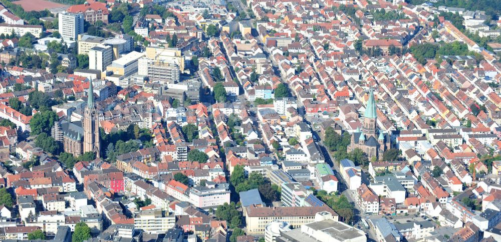 Aerial photograph Kaiserslautern - Blick über die Innenstadt von Kaiserslautern in Rheinland-Pfalz, geprägt durch die Marienkirche und die Apostelkirche, sowie durch Wohnhäuser und Geschäftsgebäude. View over inner city of Kaiserslautern in Rhineland-Palatinate, characterized by church St. Maria and Church of the Apostles, as well as by tenements and business buildings.