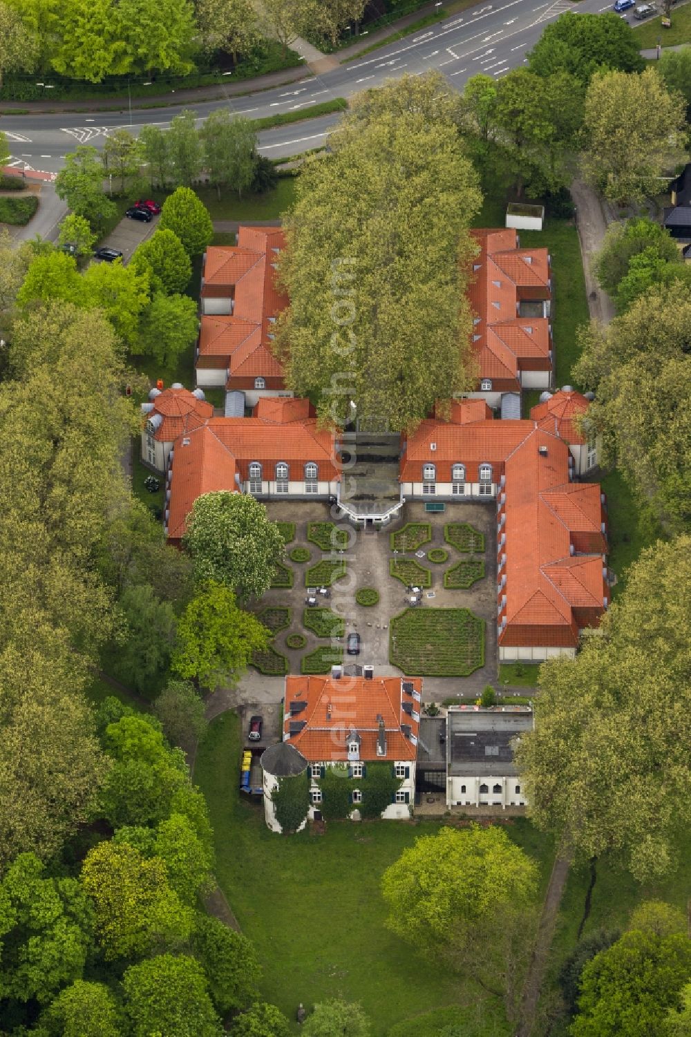 Aerial image Castrop-Rauxel - View at the Arcadia Hotel Schloss Goldschmieding in Castrop-Rauxel in the federal state of North Rhine-Westphalia NRW. The castle was rebuilt in the lippe renaissance style