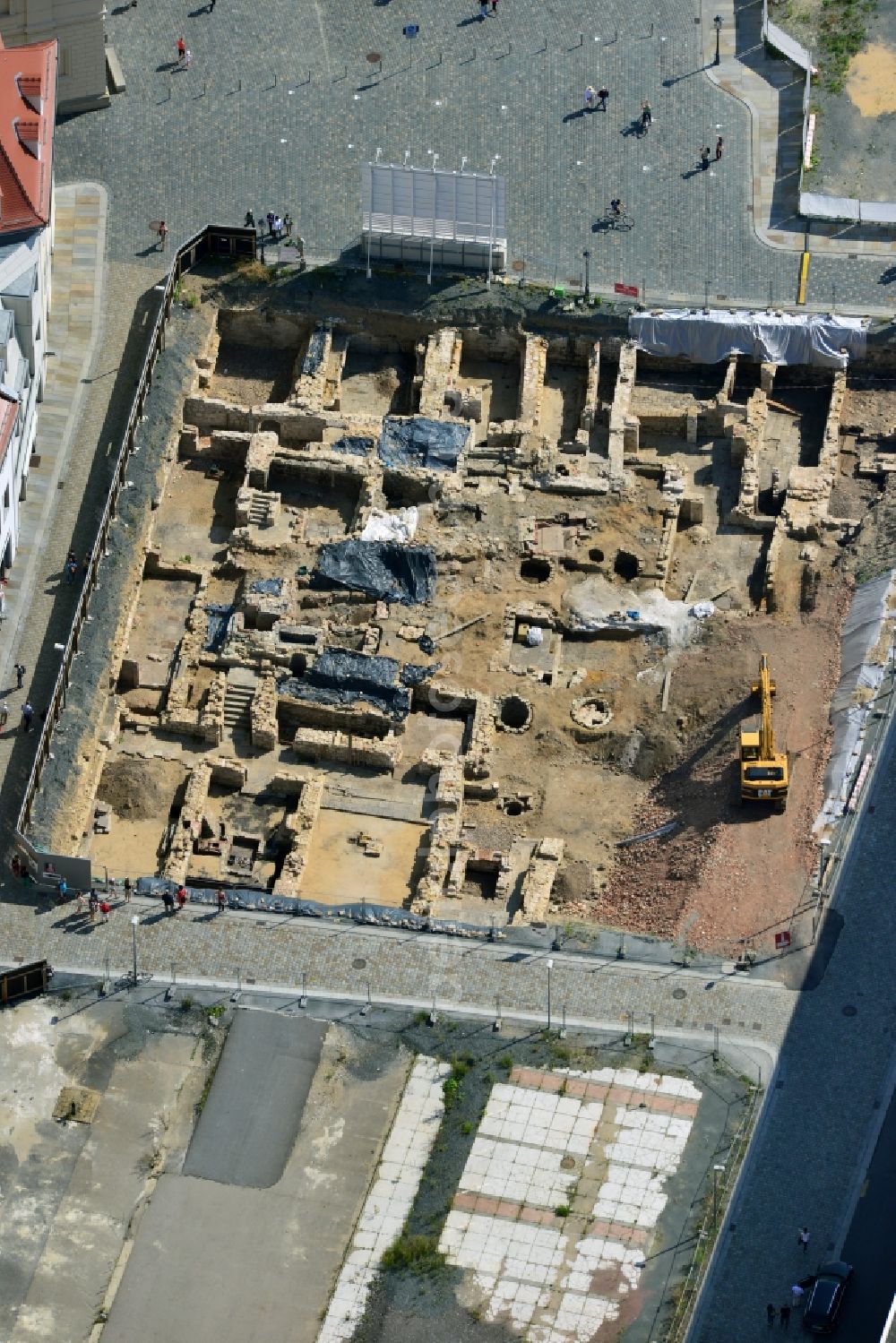 Aerial image Dresden - Completed archaeological excavations at Jüdenhof in the historic city of Dresden State of Saxony