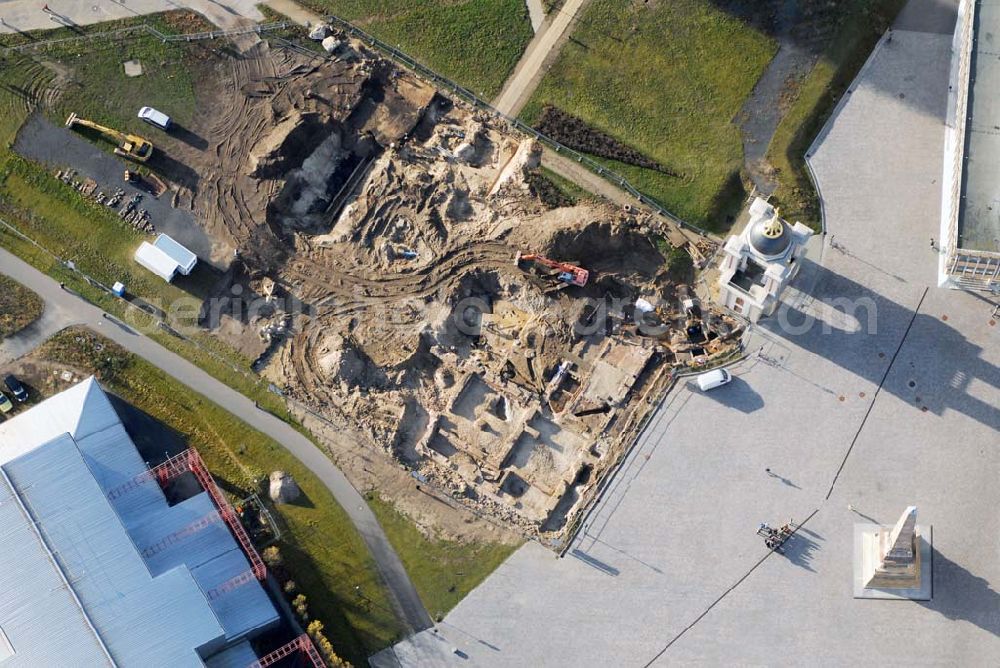 Aerial image Potsdam - Blick auf Ausgrabungsarbeiten am ehemaligen Stadtschloss in Potsdam. Getätigt durch die Firma Archäologie Manufaktur GmbH, Geschäftsführer: Andreas Kurzhals, Friedrich-Rumpf-Strasse 15, 14641 Wustermark, Tel.: 0332-3460042, Fax.: 0332-3420658, Sylvia.Schwanke@archaeologie-manufaktur-gmbh.de