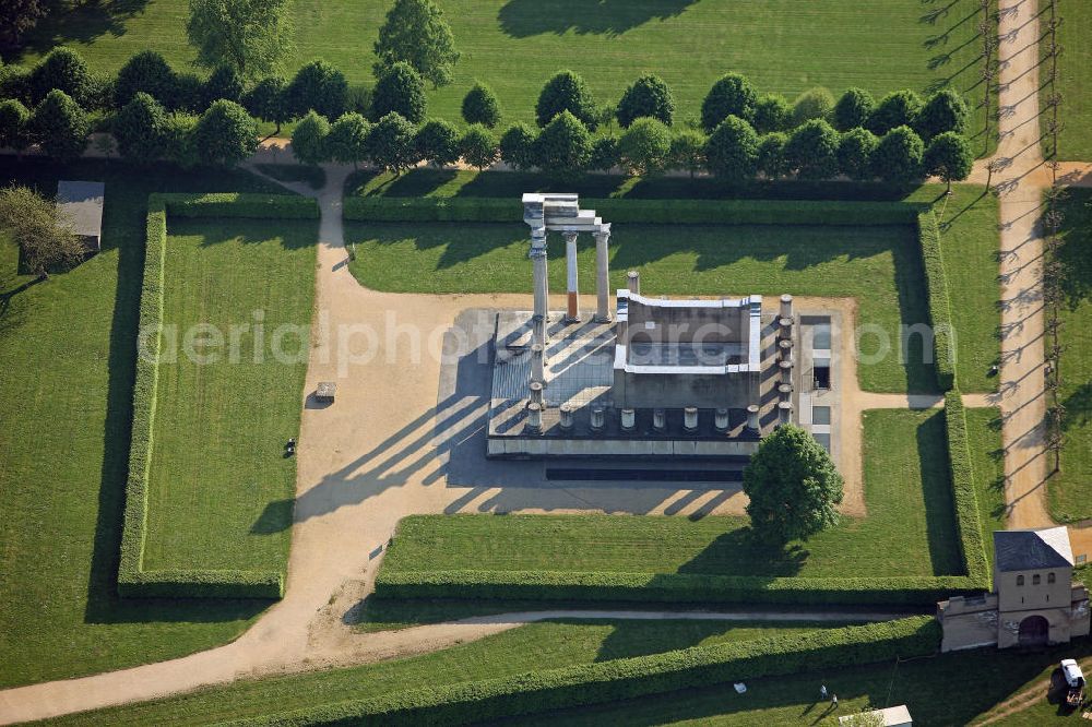 Xanten from the bird's eye view: Blick auf den Archäologischen Park Xanten (APX) mit originalen und rekonstruierten römischen Bauten der Colonia Ulpia Traiana in Xanten. 13/12 v. Chr. wurde das römische Legionslager Castra Vetera auf dem nahegelegenen Fürstenberg gegründet. Die Colonia Ulpia Traiana war die drittgrößte römische Stadt nördlich der Alpen. View of the Archaeological Park Xanten (APX) with original and reconstructed buildings of the Roman Colonia Ulpia Traiana in Xanten. The Colonia Ulpia Traiana was the third largest Roman city north of the Alps.