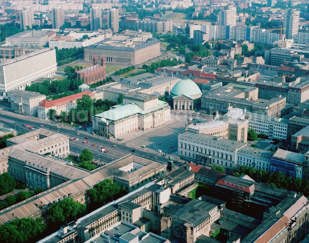 Berlin Mitte from the bird's eye view: Area at Bebelplatz with the Unter den Linden boulevard with the building complex of the Humboldt University in the Mitte district of the center of East Berlin