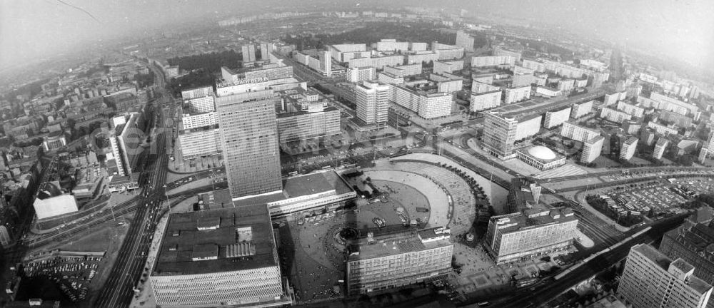 Aerial photograph Berlin - Blick auf das Areal am Berliner Alexanderplatz mit dem Hotel Stadt Berlin, dem Centrum Warenhaus (heutigem Kaufhof).